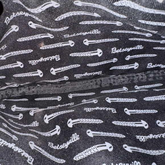 Betsey Johnson Black Floral Wristlet Betseyville - Picture 6 of 7